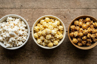 Sucré, salé ou caramel: comparatif des grains de maïs soufflé