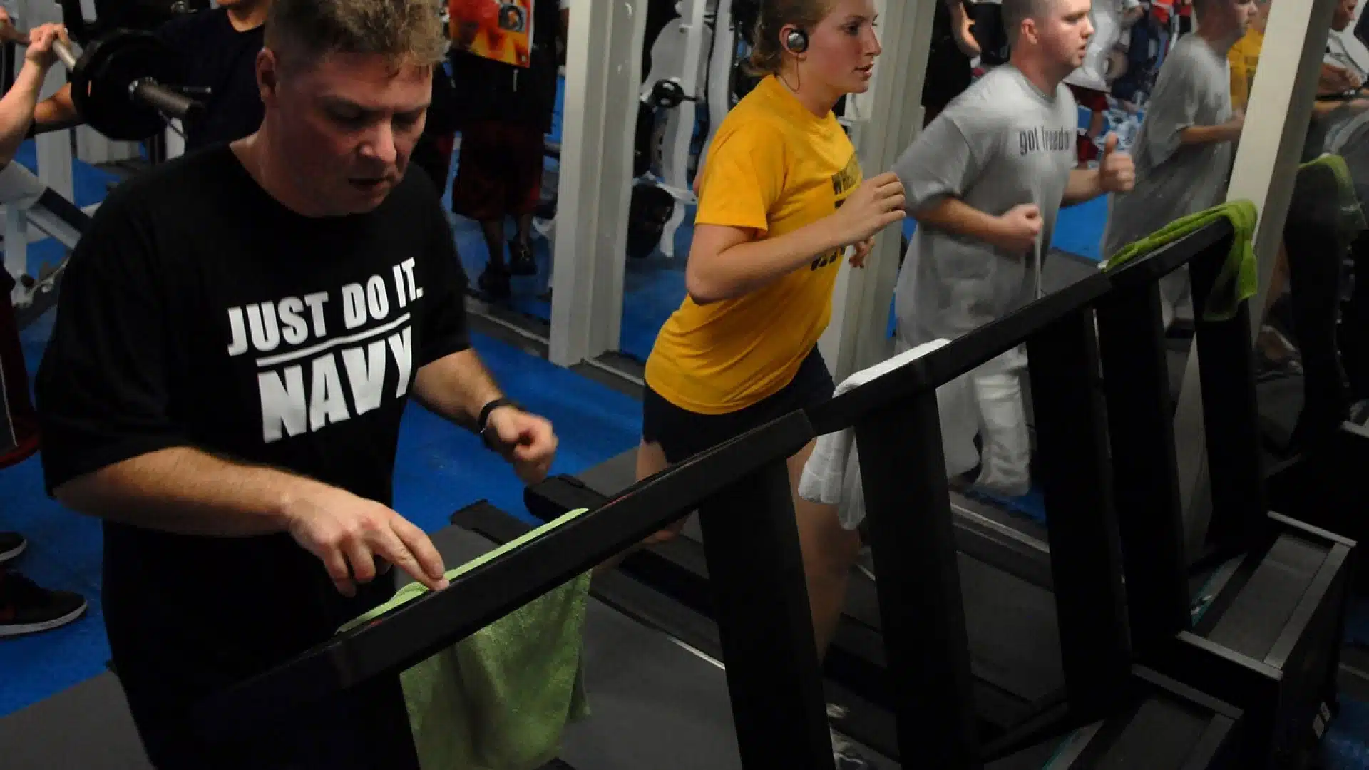 Exploration des divers équipements disponibles dans les salles de sport